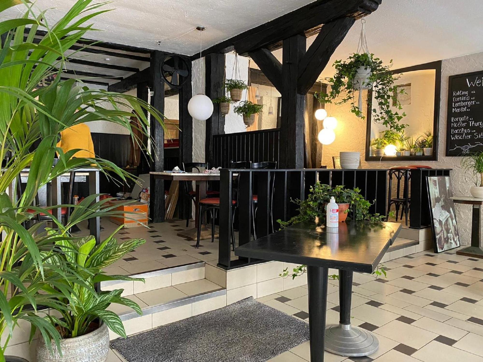 Hotel Cafe Rhoenperle Бад-Нойштадт-ан-дер-Зале Екстер'єр фото